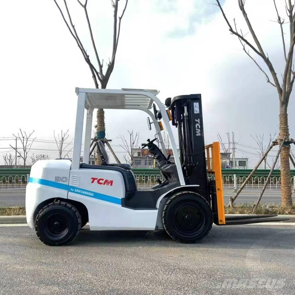 TCM FD 30 Dyzeliniai krautuvai