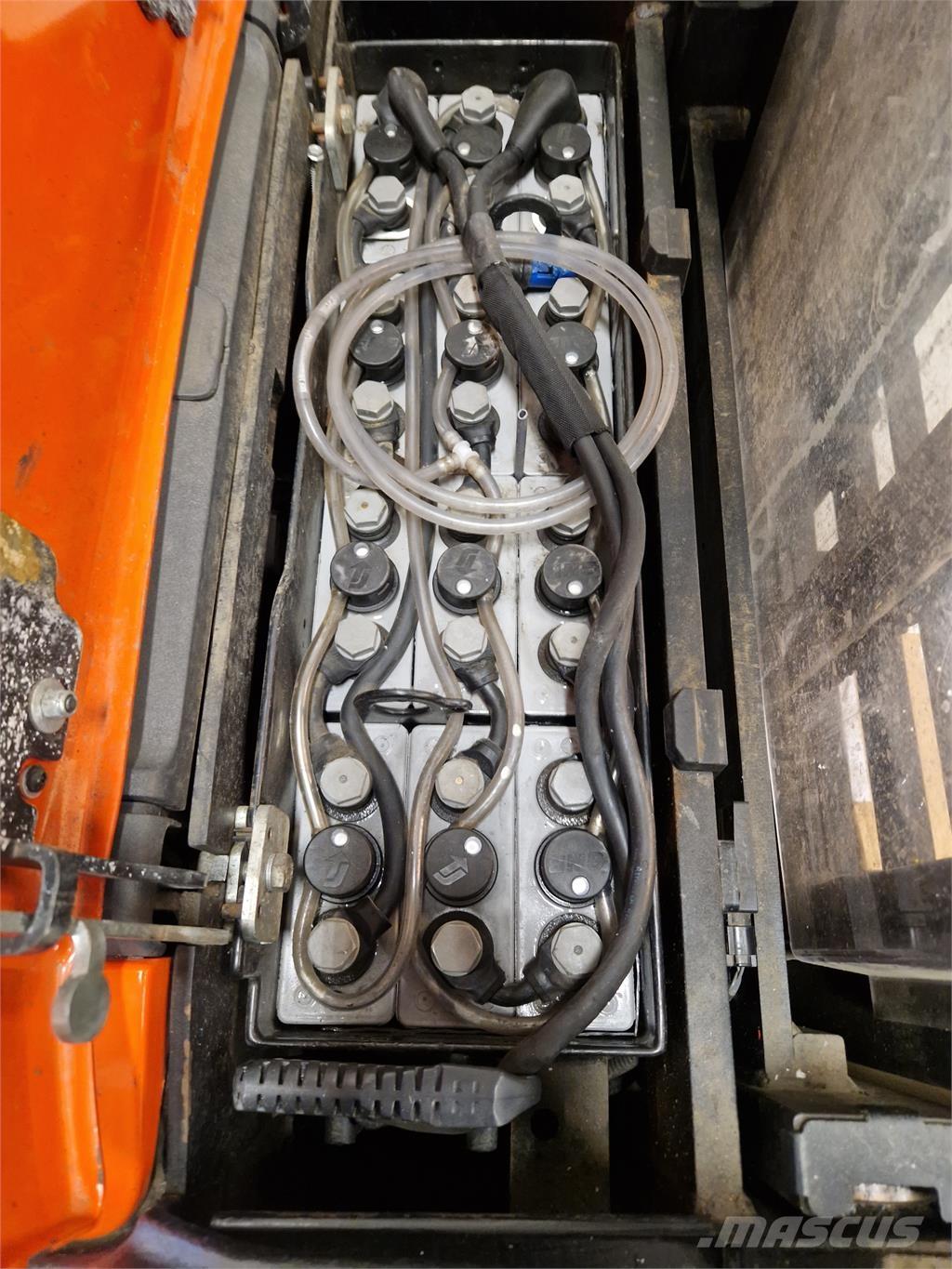 Toyota SPE120L Savaeigiai rietuvai