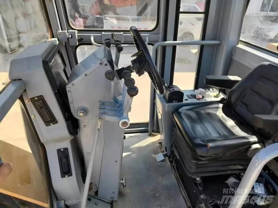 CAT 140K Greideriai