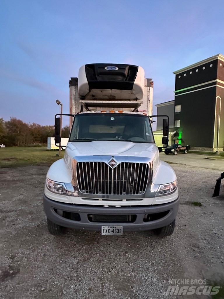 International 4300 Sunkvežimiai su dengtu kėbulu