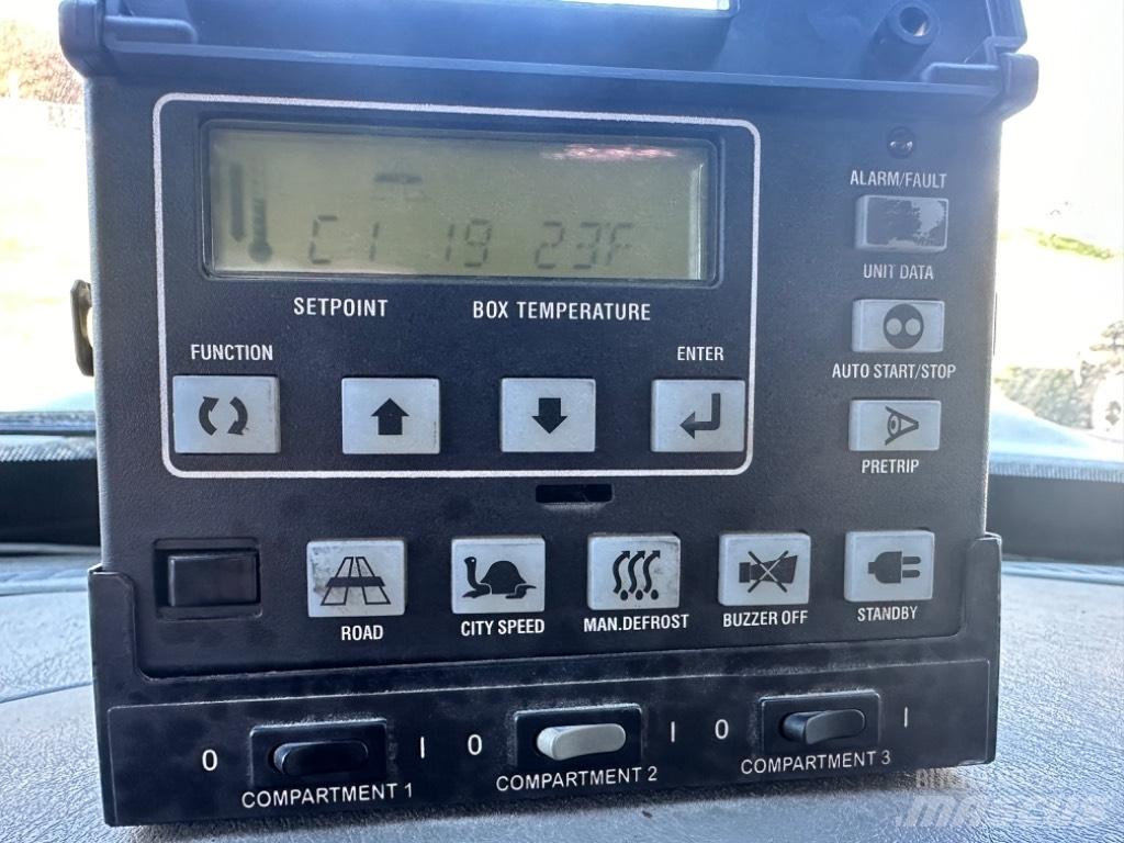 International 4300 Sunkvežimiai su dengtu kėbulu