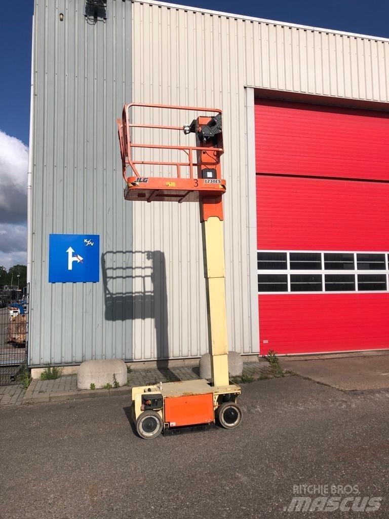 JLG 1230 ES Vertikalūs stiebiniai keltuvai