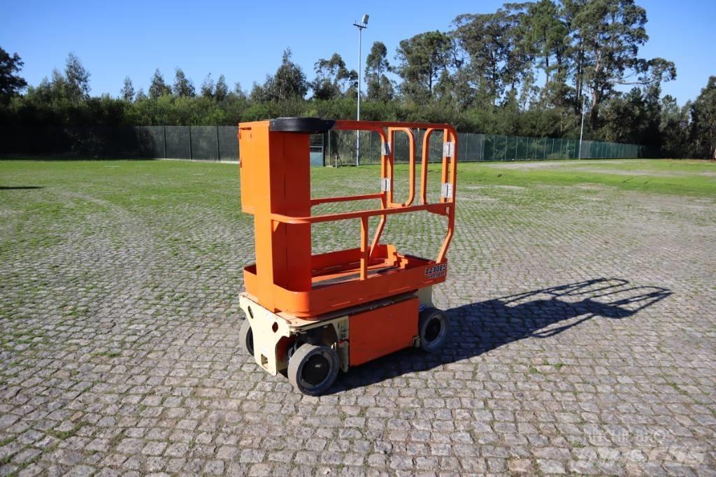 JLG 1230ES Vertikalūs stiebiniai keltuvai