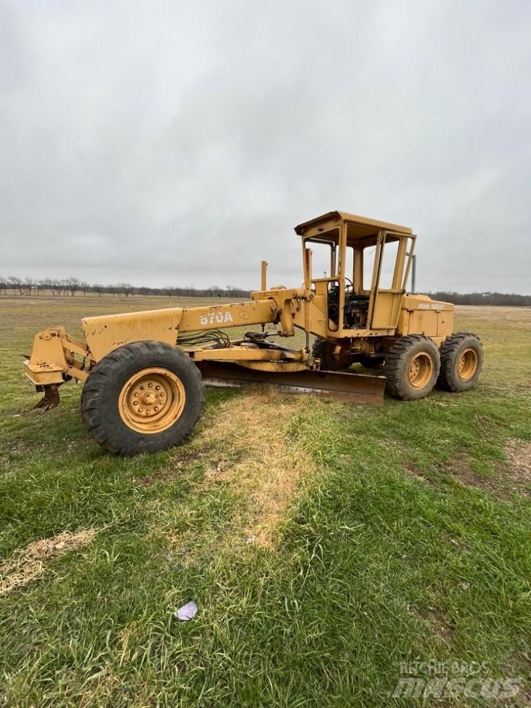 DEERE 570A Greideriai