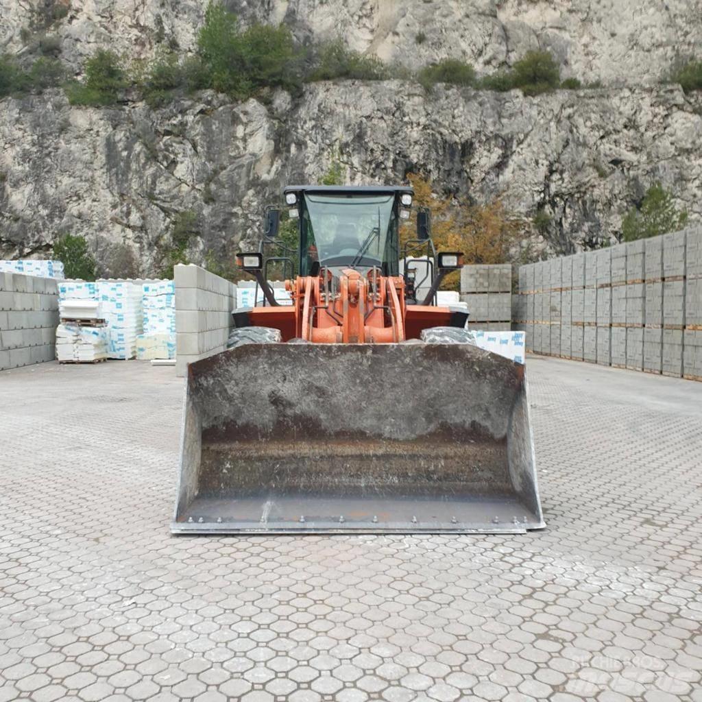 Hitachi ZW 220-5 Naudoti ratiniai krautuvai
