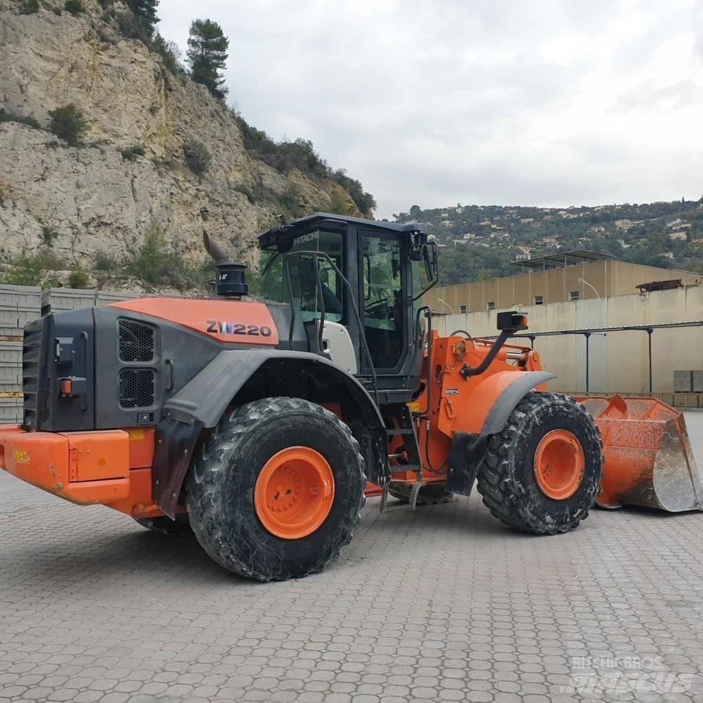 Hitachi ZW 220-5 Naudoti ratiniai krautuvai
