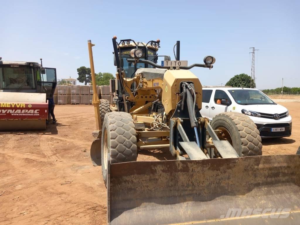 CAT 140 M Greideriai