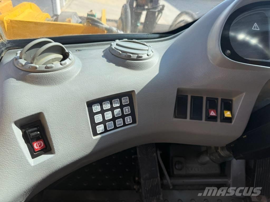 Volvo L 150 E Naudoti ratiniai krautuvai