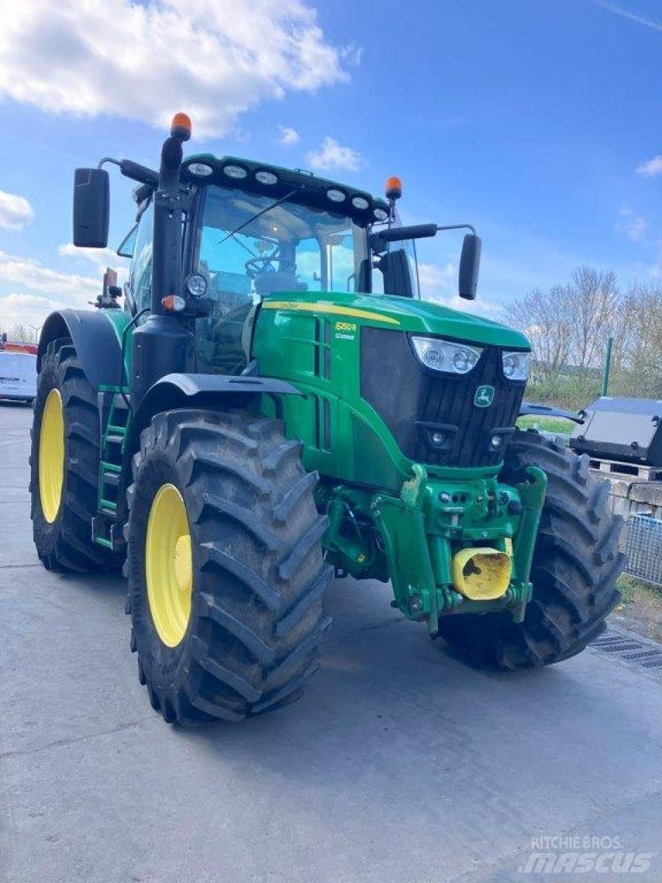 John Deere 6250R Traktoriai