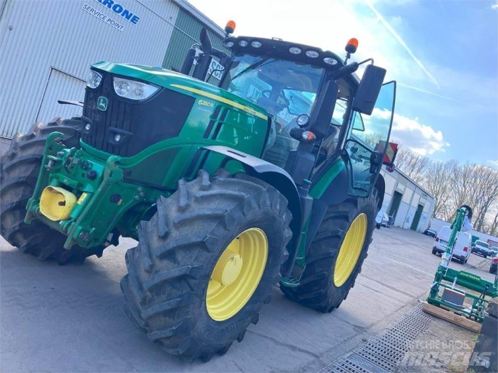 John Deere 6250R Traktoriai