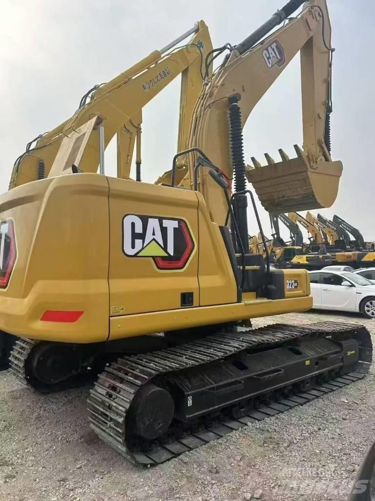 CAT 323 Vikšriniai ekskavatoriai