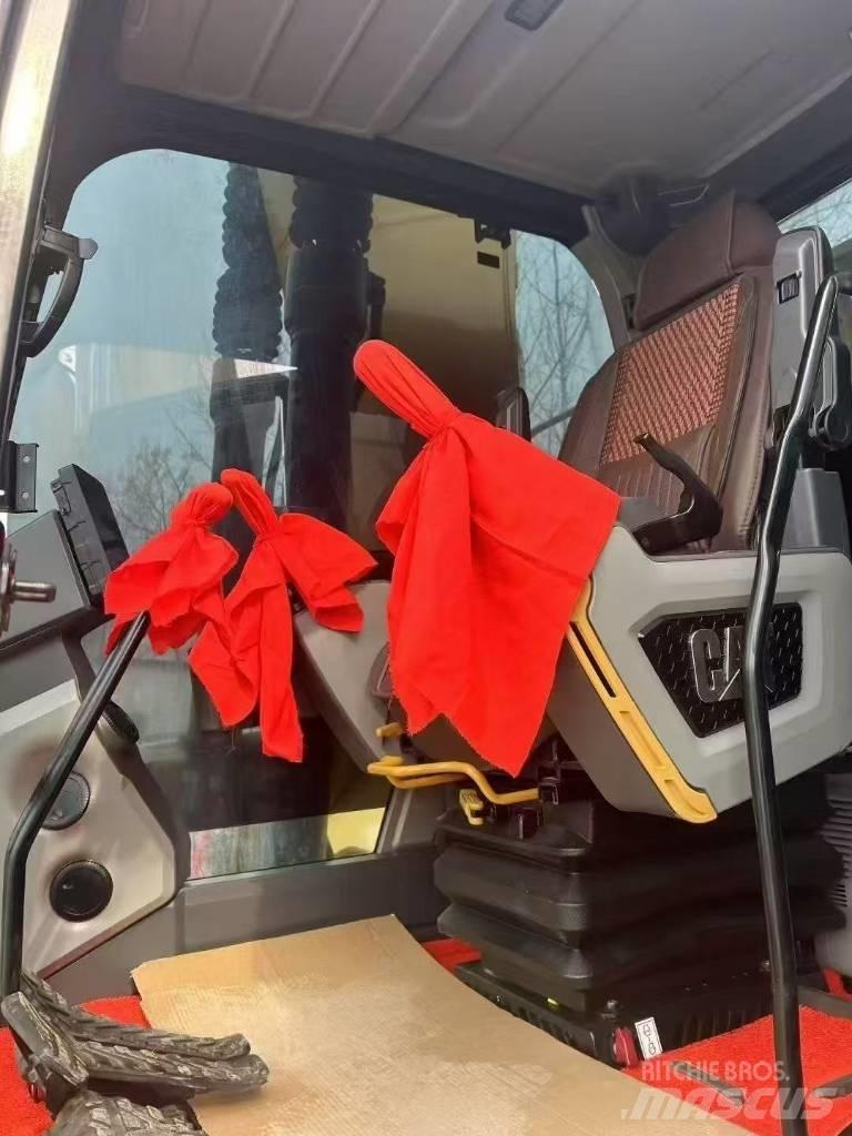 CAT 323 Vikšriniai ekskavatoriai