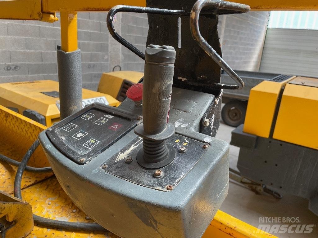 JLG 3246 ** A REPARER** Žirkliniai keltuvai