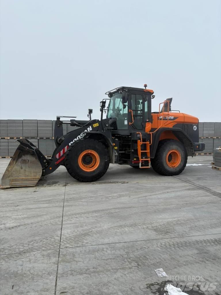 Doosan DL 320-7 Naudoti ratiniai krautuvai