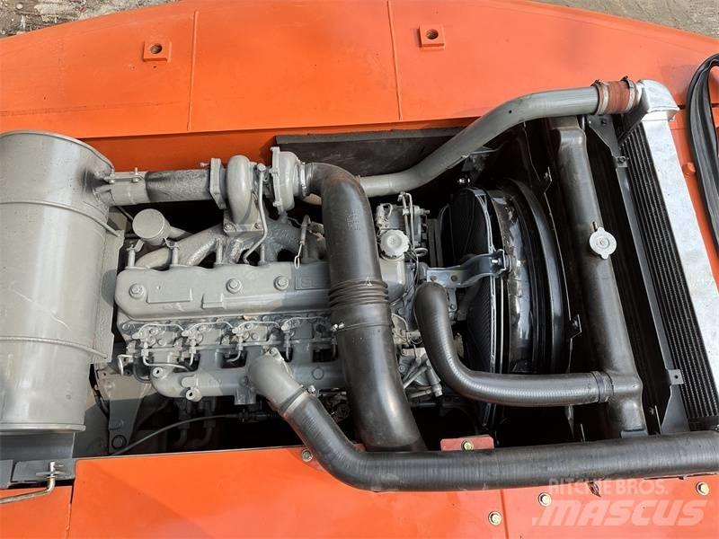 Hitachi 200 Ratiniai ekskavatoriai