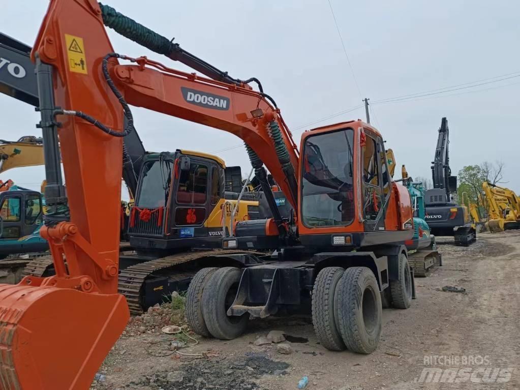Doosan 150 W Ratiniai ekskavatoriai