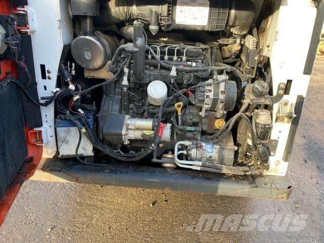 Bobcat S 590 Krautuvai su šoniniu pasukimu