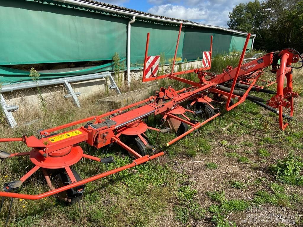 Kuhn GF8702 Šieno grėbliai ir vartytuvai