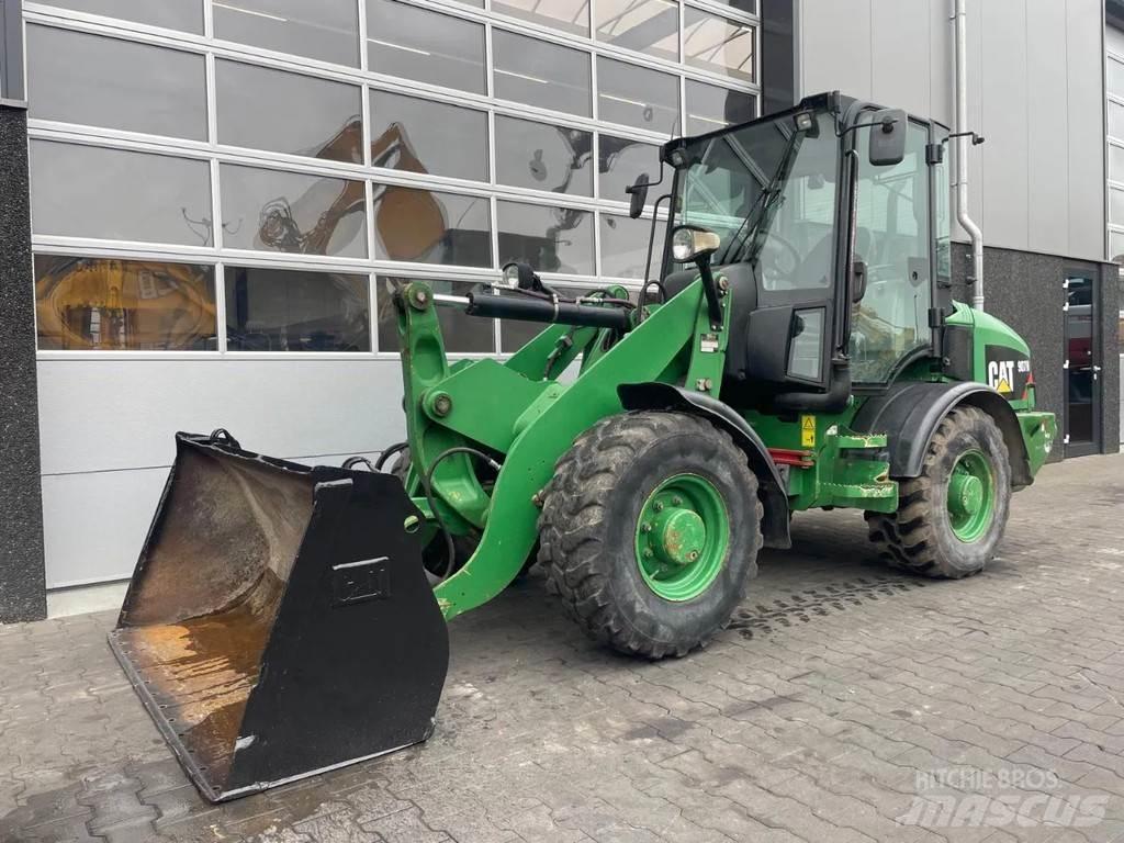 CAT 907H Naudoti ratiniai krautuvai