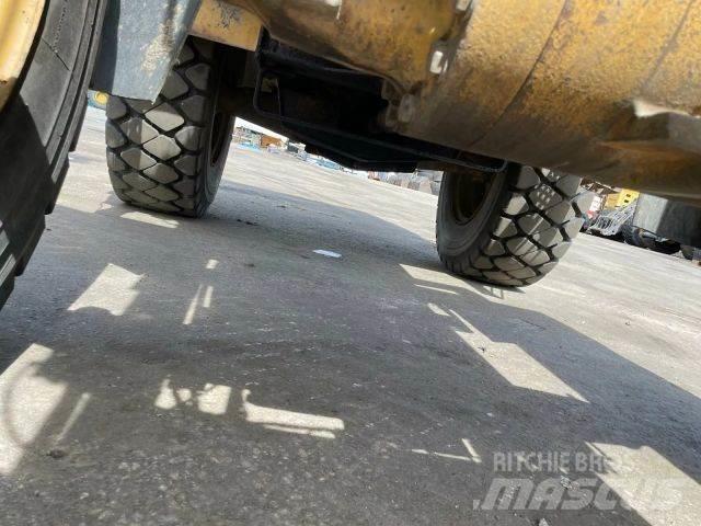 CAT IT 14 G Naudoti ratiniai krautuvai