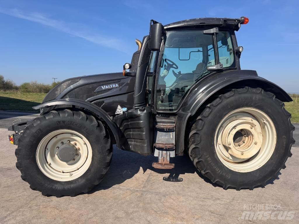 Valtra T 174 Traktoriai