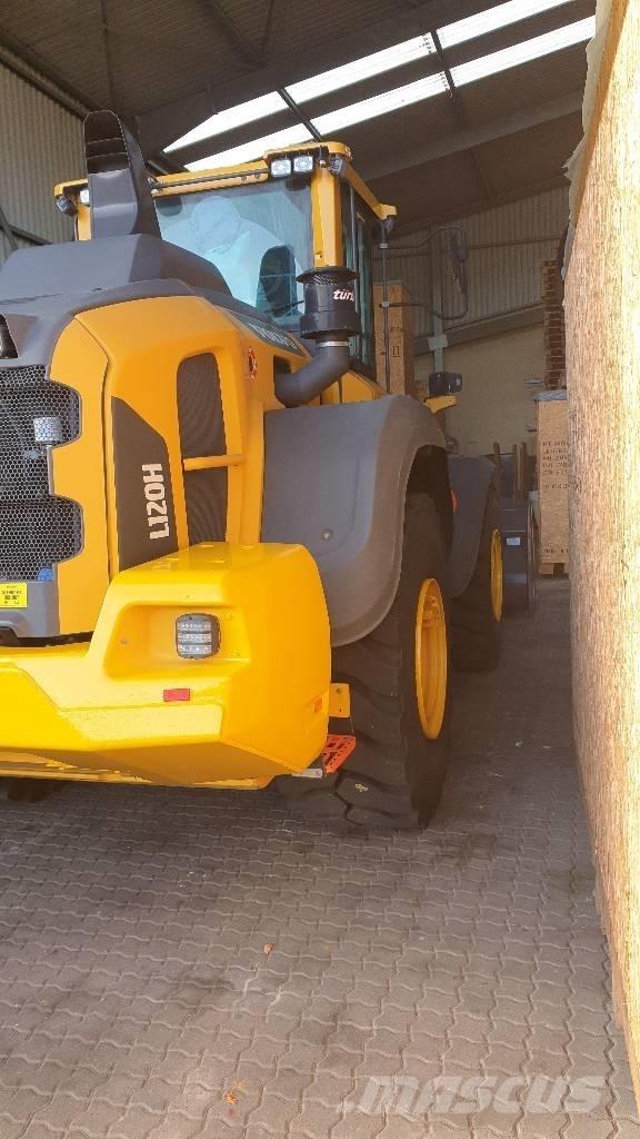 Volvo L 120 H Naudoti ratiniai krautuvai
