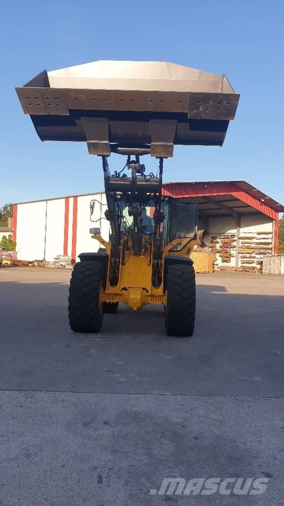 Volvo L 120 H Naudoti ratiniai krautuvai