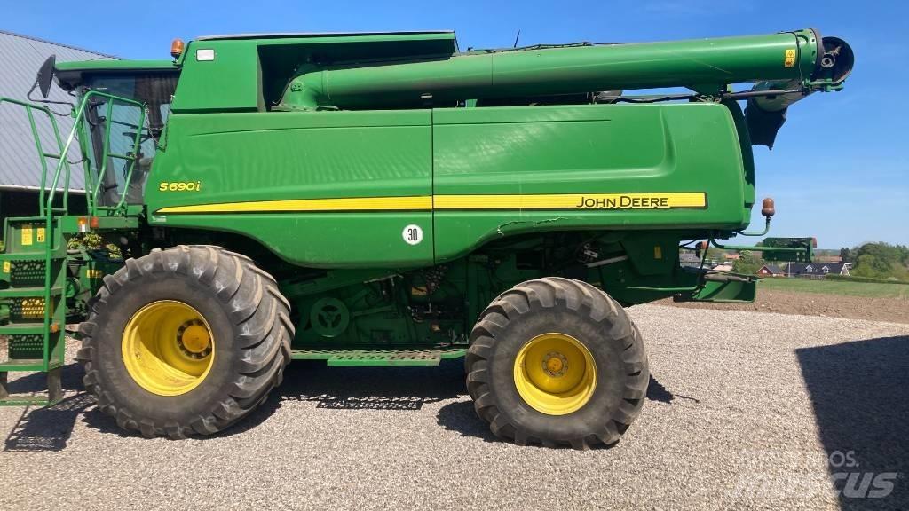 John Deere S690I Derliaus nuėmimo kombainai