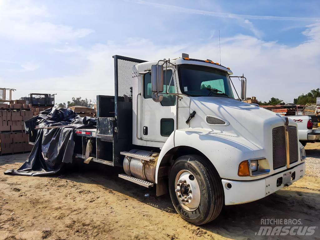 Kenworth T 300 Platformos/ Pakrovimas iš šono