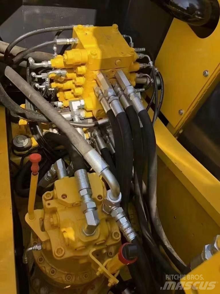 Komatsu 160-7 Vikšriniai ekskavatoriai