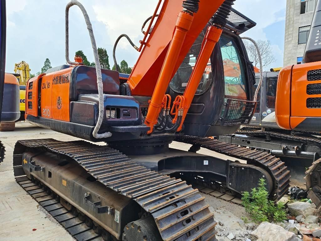 Hitachi ZX 200 Vikšriniai ekskavatoriai
