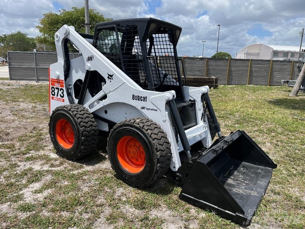 Bobcat 873 Krautuvai su šoniniu pasukimu