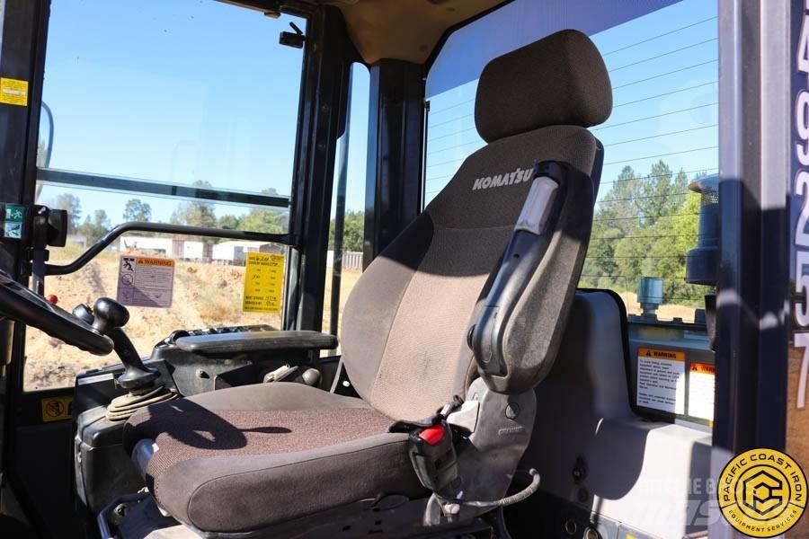 Komatsu WA 320-7 Naudoti ratiniai krautuvai