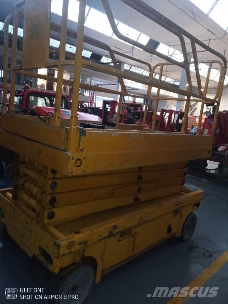 Haulotte Compact 12 Žirkliniai keltuvai