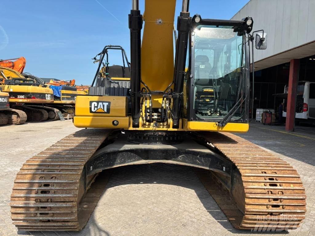 CAT 330 Vikšriniai ekskavatoriai