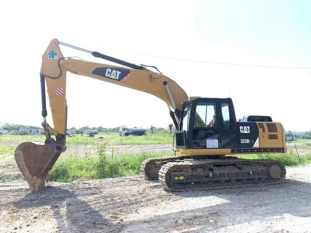 CAT CAT323D Vikšriniai ekskavatoriai