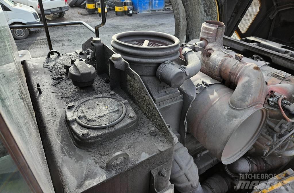 CAT 982 M Naudoti ratiniai krautuvai