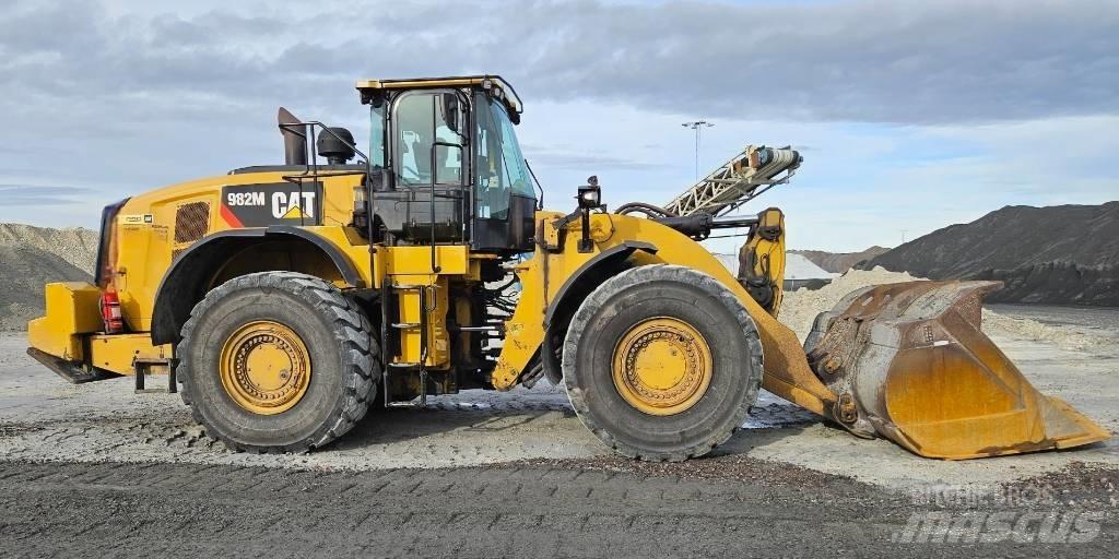CAT 982 M Naudoti ratiniai krautuvai