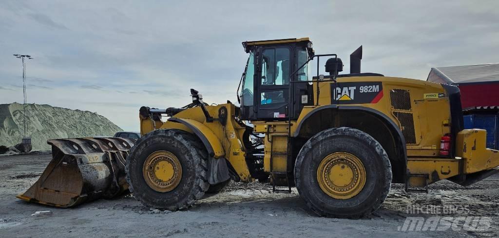 CAT 982 M Naudoti ratiniai krautuvai