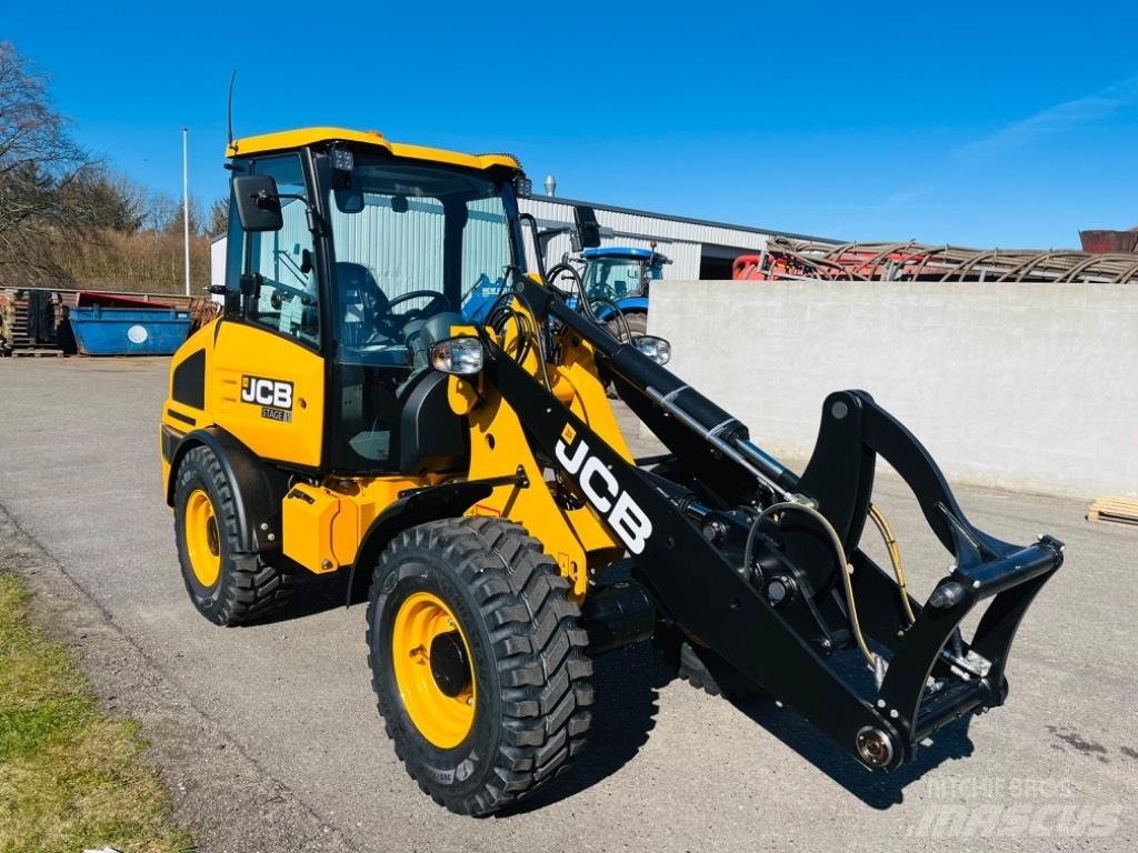 JCB 407 Daugiafunkciniai pakrovėjai