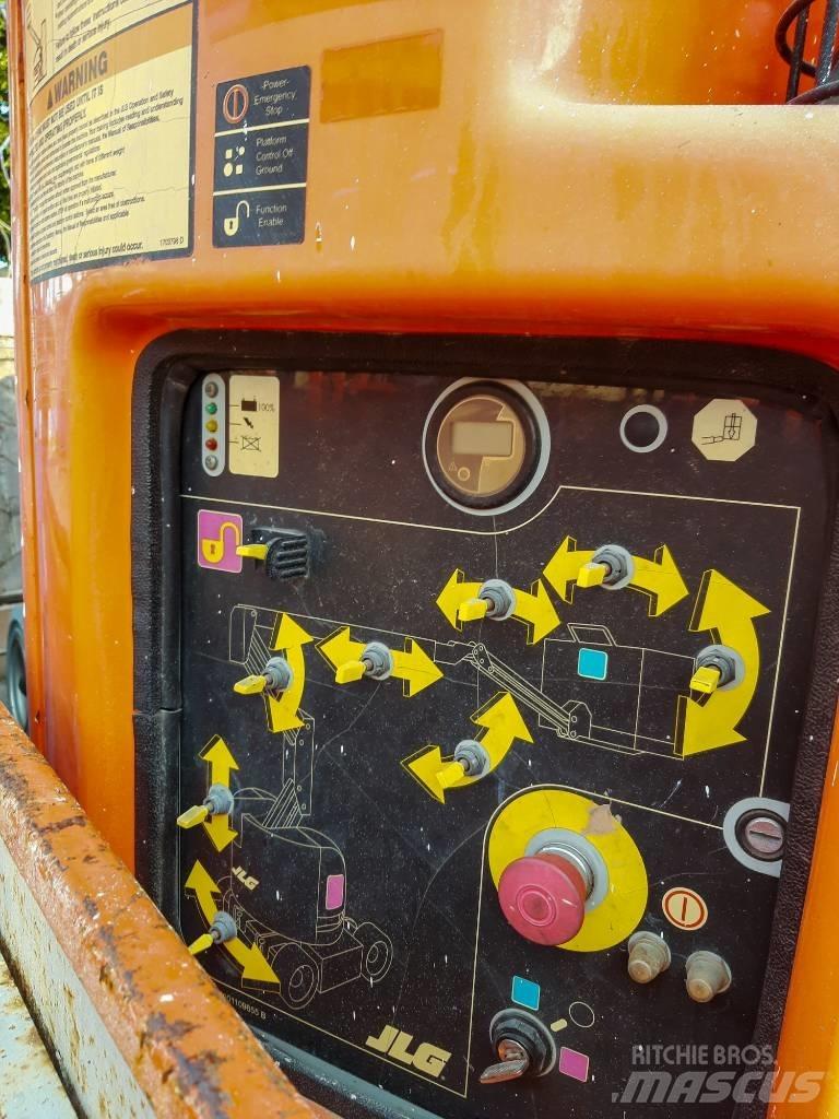 JLG E 300 AJP Alkūniniai keltuvai