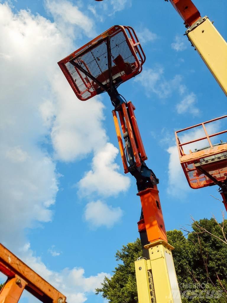 JLG E 300 AJP Alkūniniai keltuvai