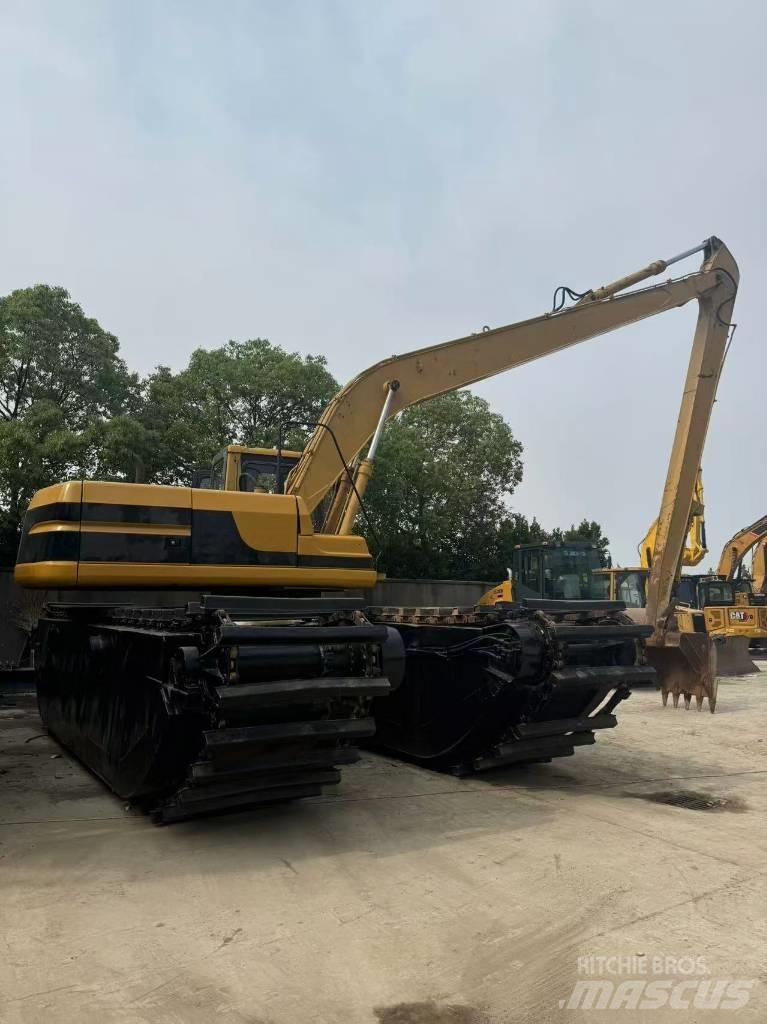 CAT 320B Amfibiniai ekskavatoriai
