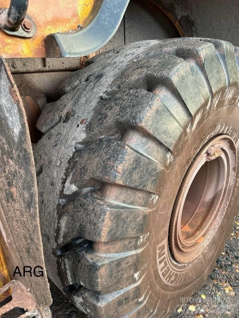 CAT 972MXE Naudoti ratiniai krautuvai