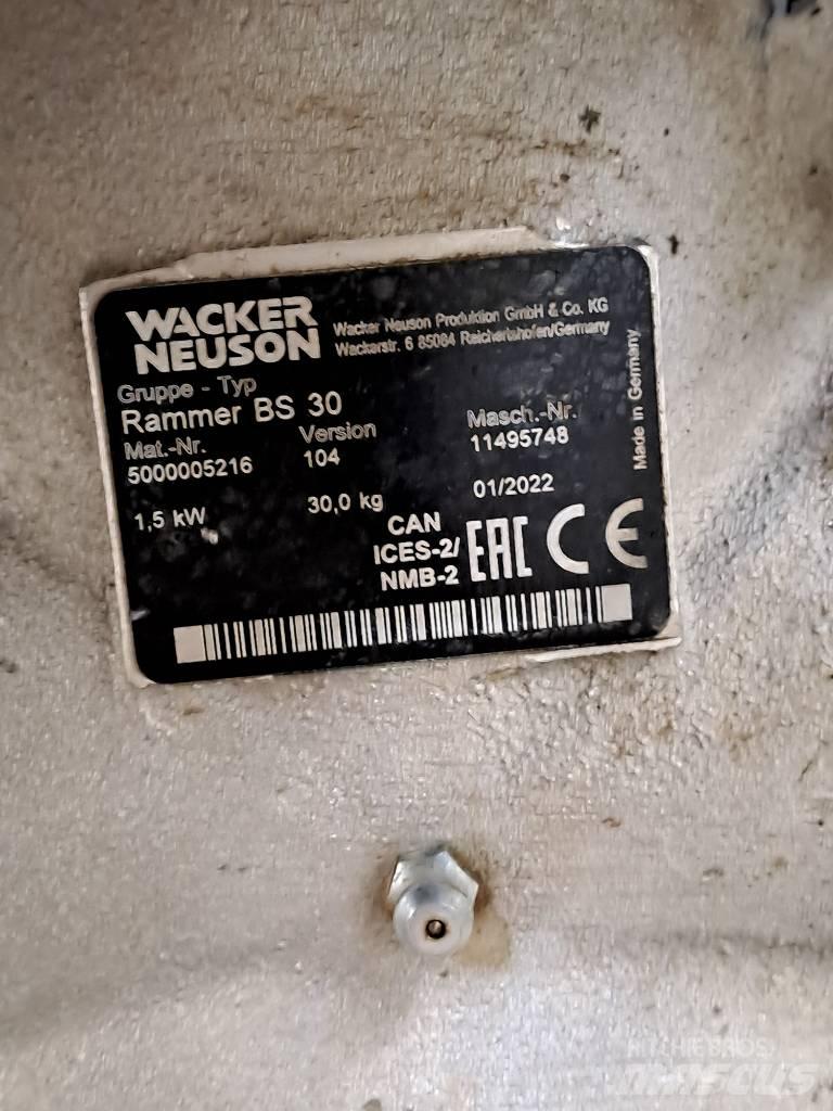 Wacker Neuson BS30 Plūktuvai