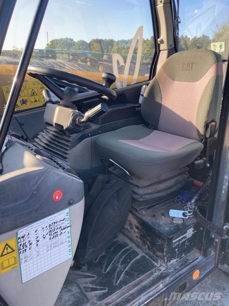 CAT TH 4070 Teleskopiniai krautuvai žemės ūkiui