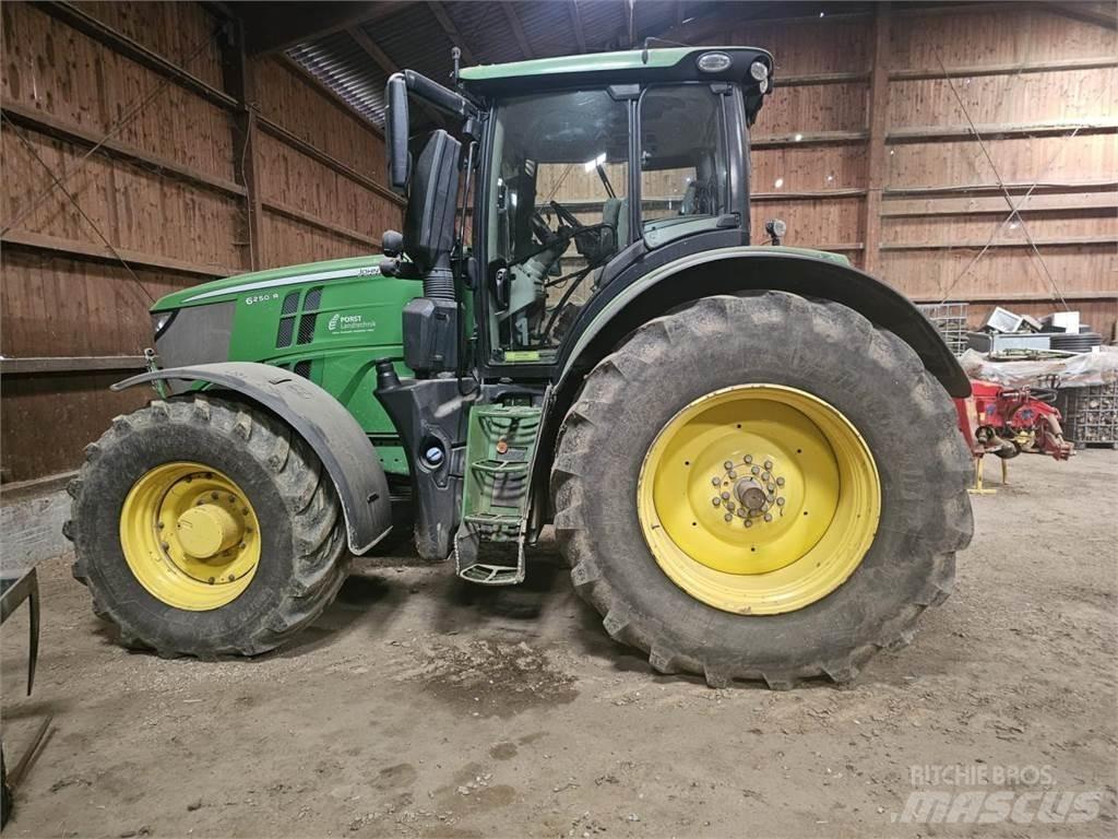 John Deere 6250 R Traktoriai