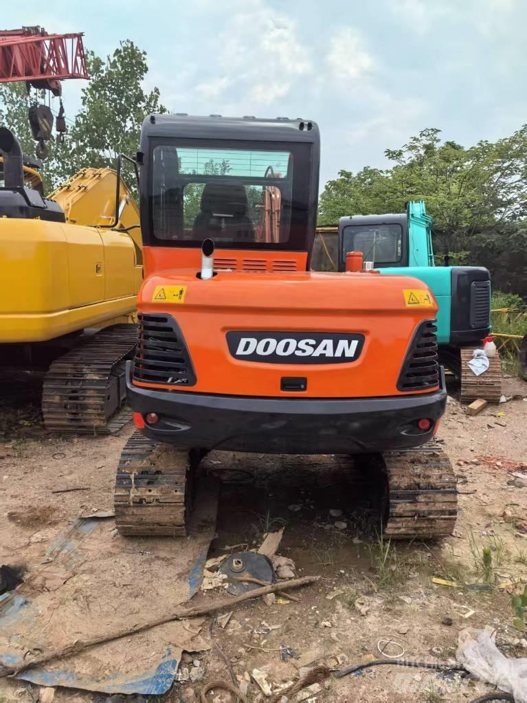 Doosan DX 60 Vikšriniai ekskavatoriai