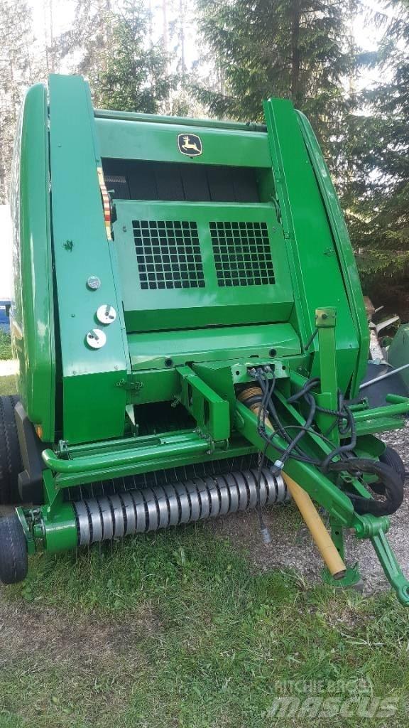 John Deere 854 Ritinių presai