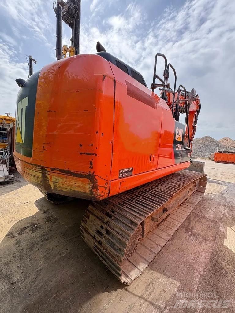 CAT 323E Vikšriniai ekskavatoriai